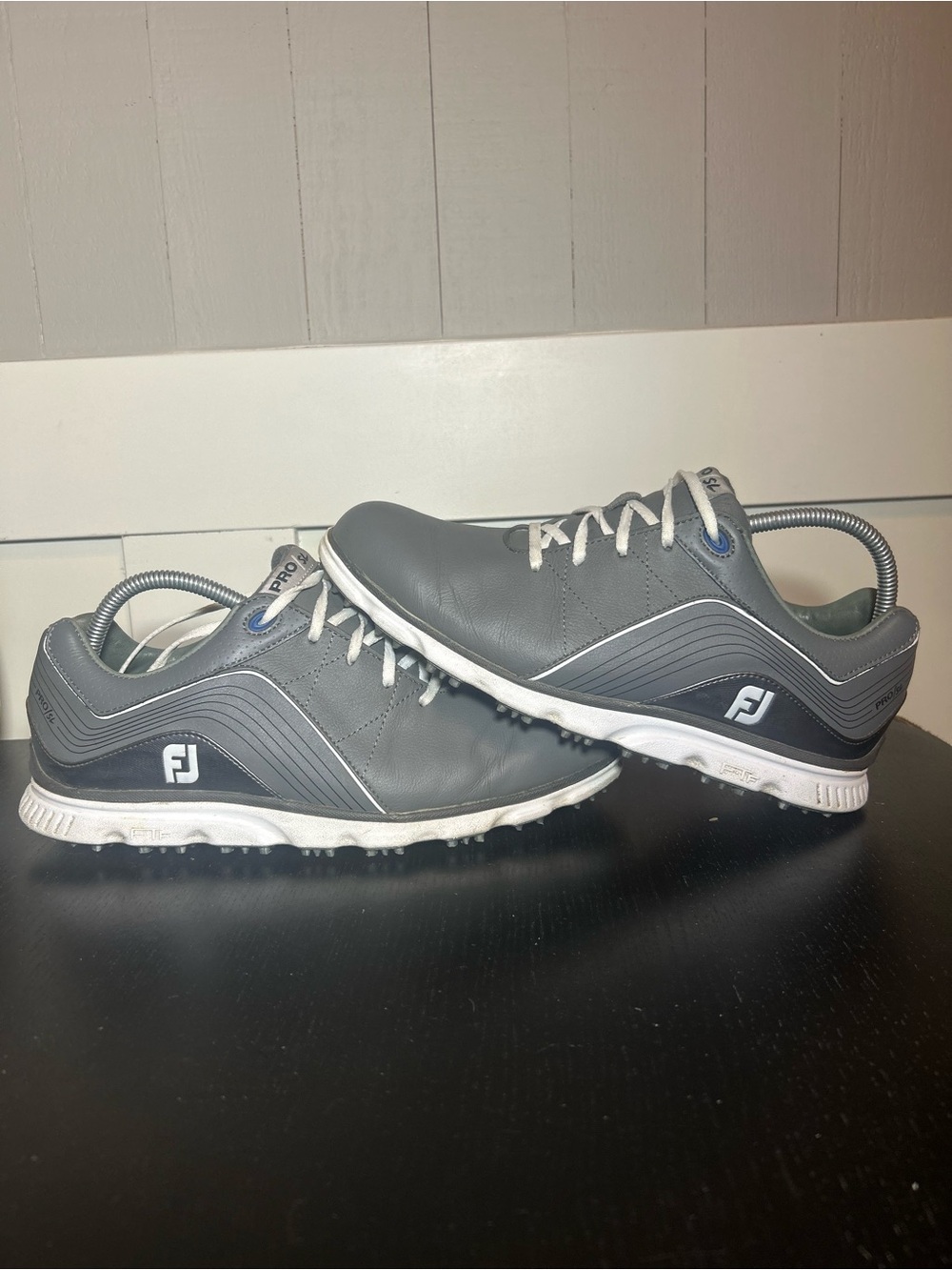 Men's Pro SL Spikeless Golf Shoe - Grey/White Size 9